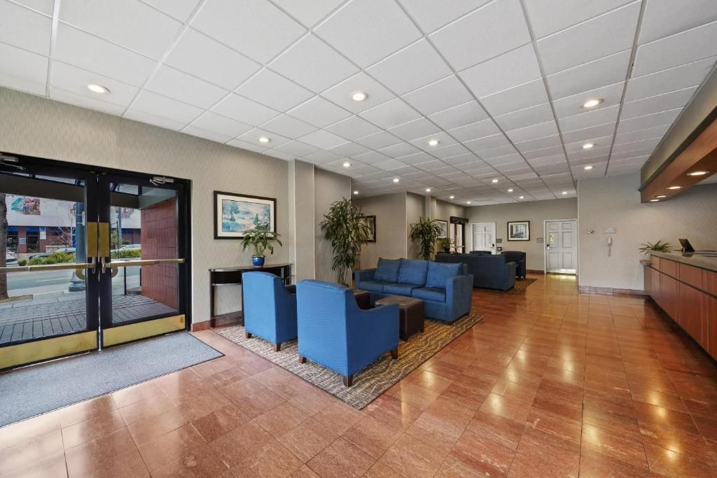 Comfort Inn By the Bay фото 24