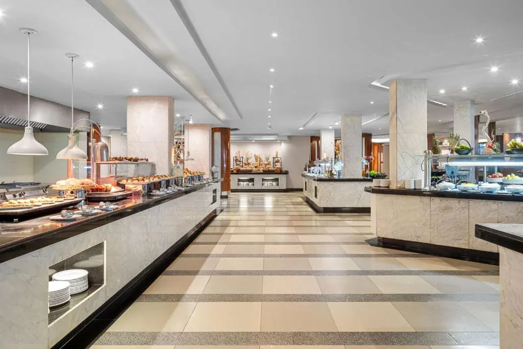 DoubleTree by Hilton Sharks Bay Resort фото 11