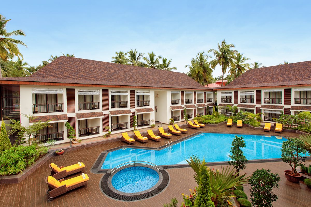 Sobit Sarovar Portico фото 0