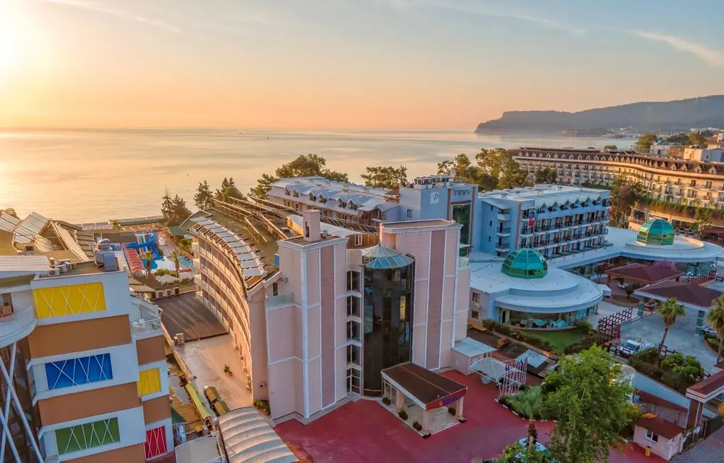 Lims Bona Dea Beach Hotel фото 1