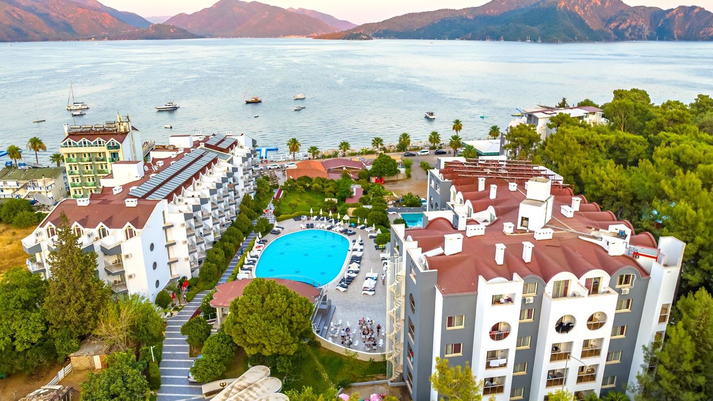 Caprice Beach Hotel фото 1