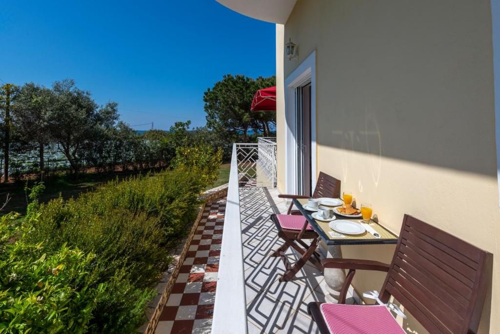 Irida Beach Resort Suites фото 9