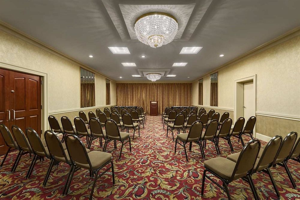 Hilton Chicago/Oak Lawn фото 61