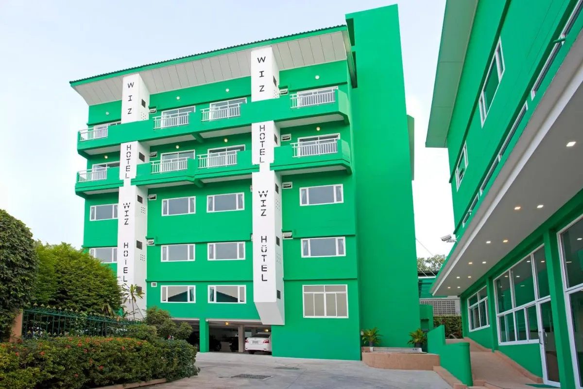 Wiz Hotel фото 1