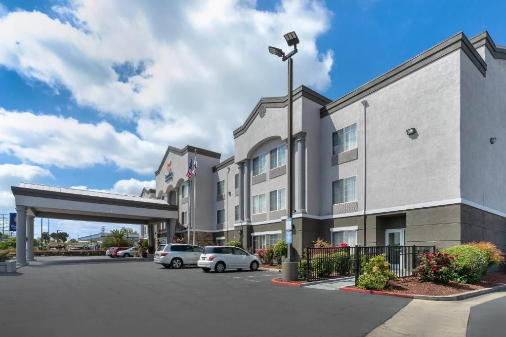 Comfort Inn & Suites Sacramento – University Area фото 12
