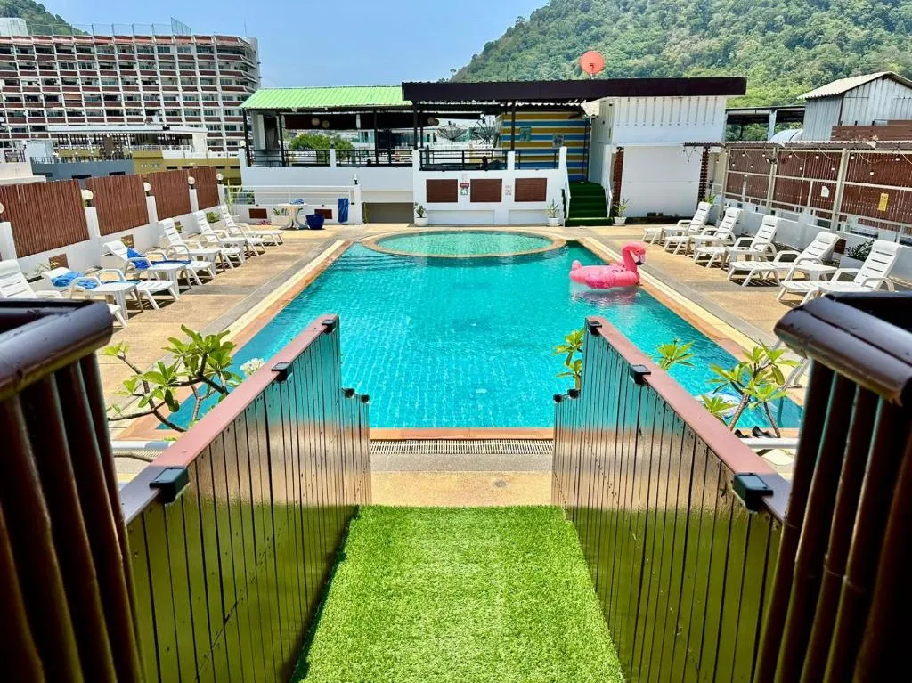 Issara Patong Beach фото 28