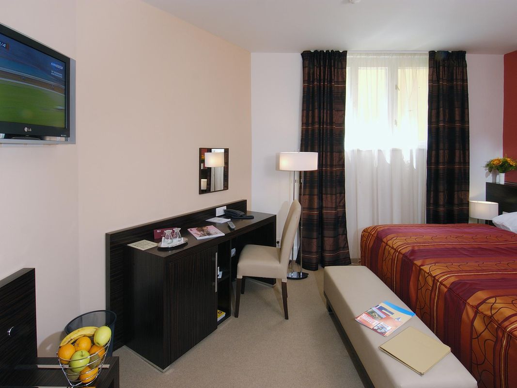 EuroAgentur Hotel Manes фото 1