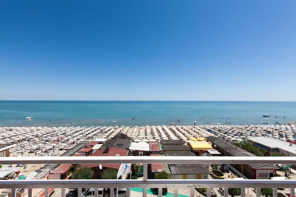Mayflower Beach Spiaggia фото 19