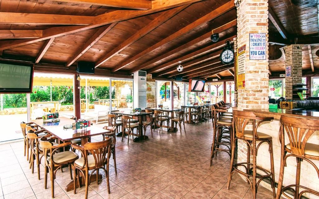 Yiannis Manos Hotel фото 4