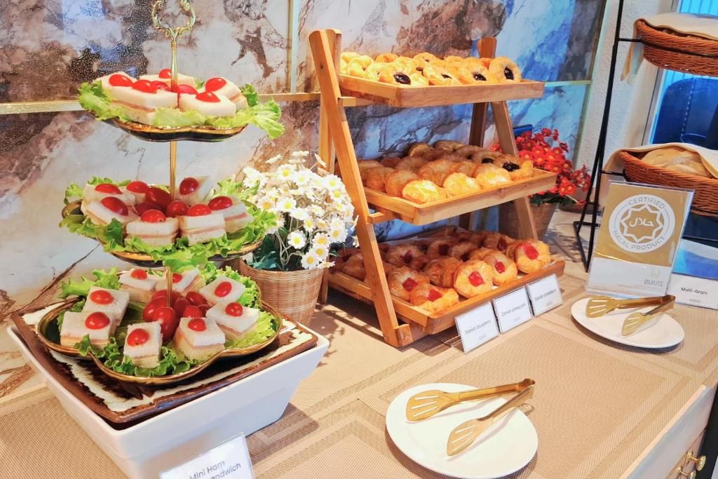 Quality Resort and Spa Patong Beach фото 86