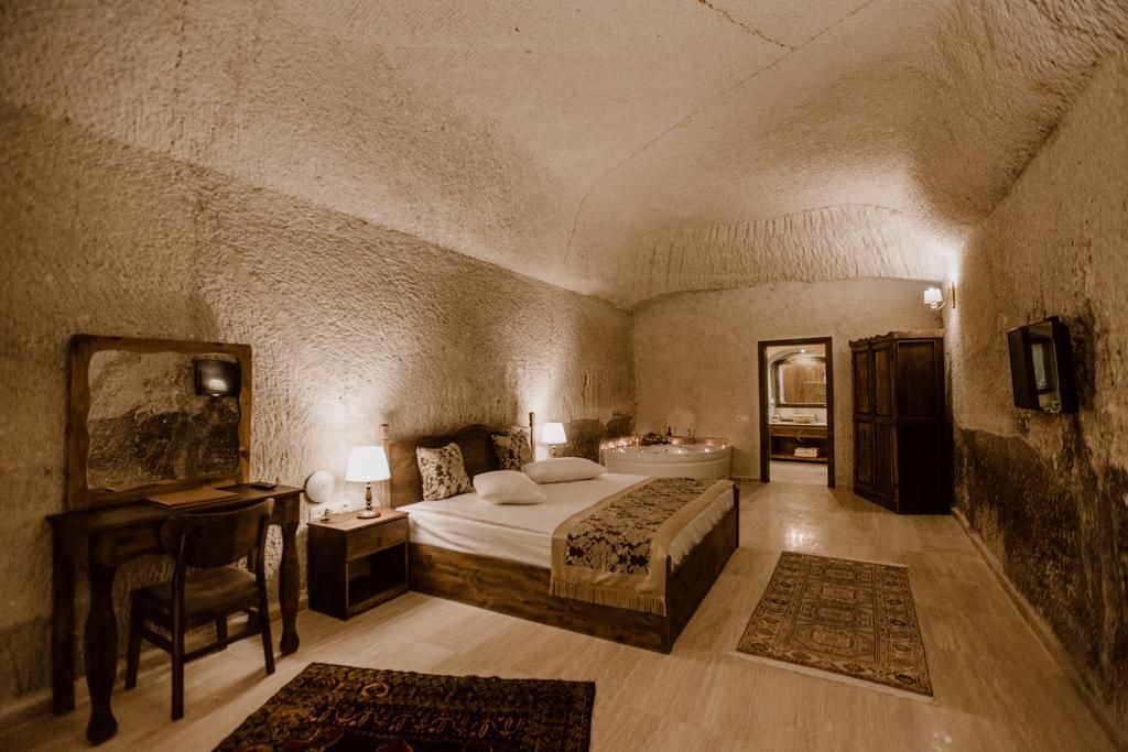 Alia Cave фото 3