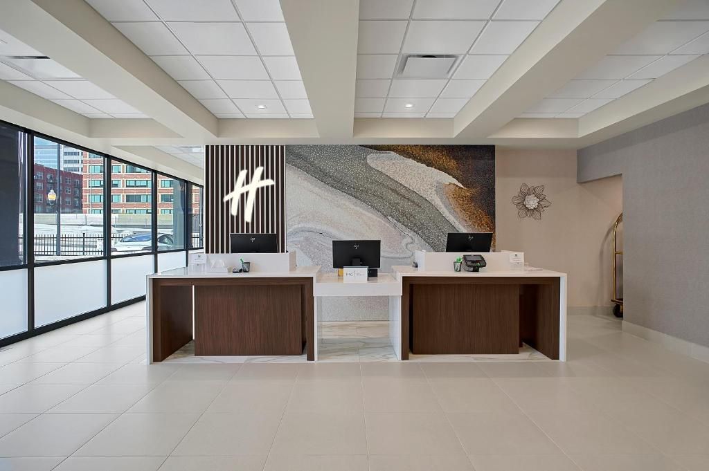Holiday Inn Hotel & Suites Chicago - Downtown, an IHG Hotel фото 3
