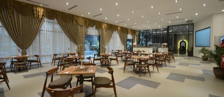 Фото отеля Signature International Hotel China Town