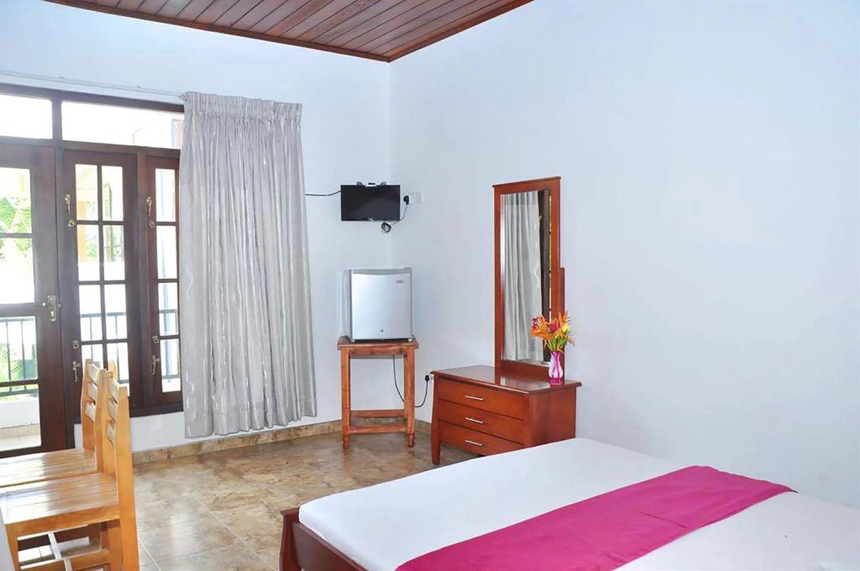 Green Shadows Beach Hotel фото 4