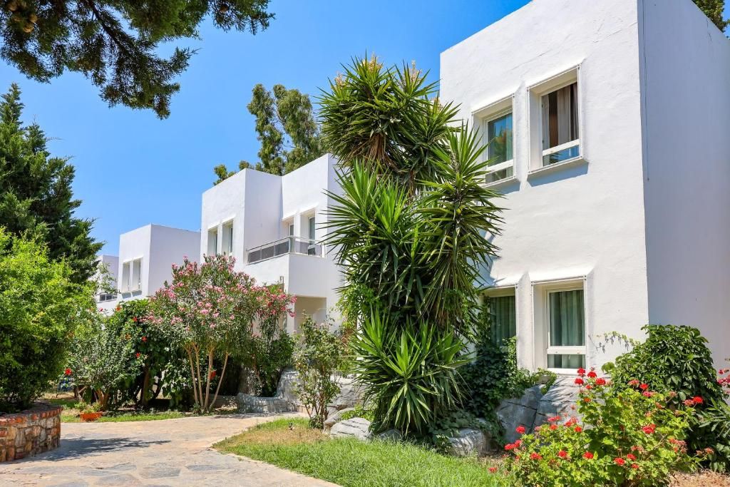 Ladonia Hotels Leo Beach Resort (Adults Only) фото 0