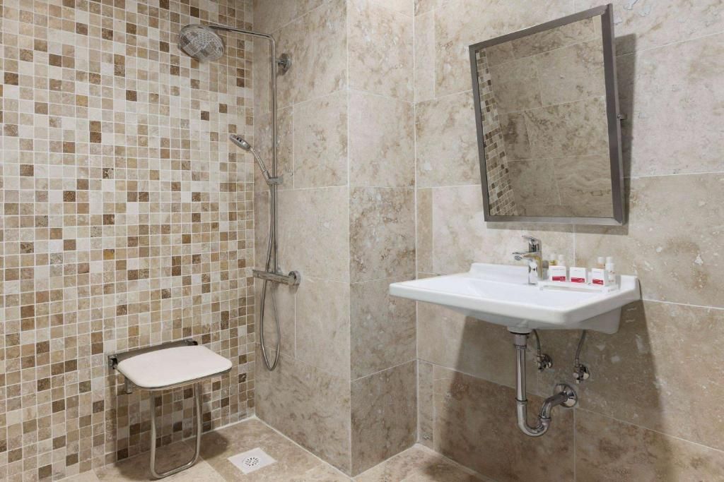 Ramada Hotel & Suites by Wyndham Istanbul Merter фото 41