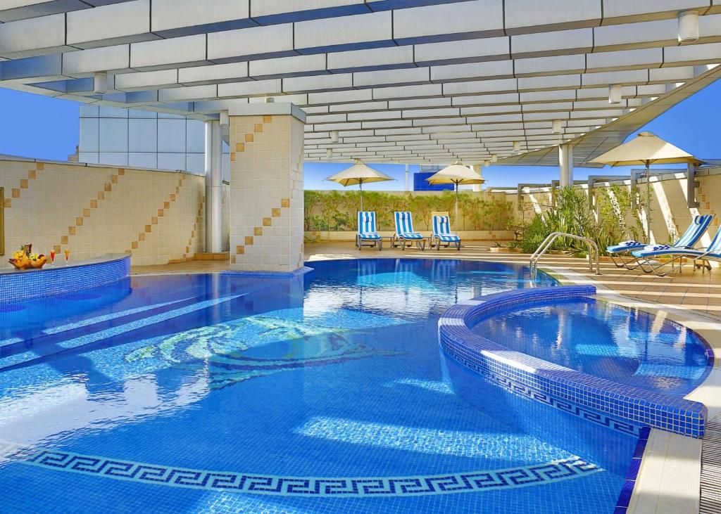 City Seasons Hotel Dubai фото 34