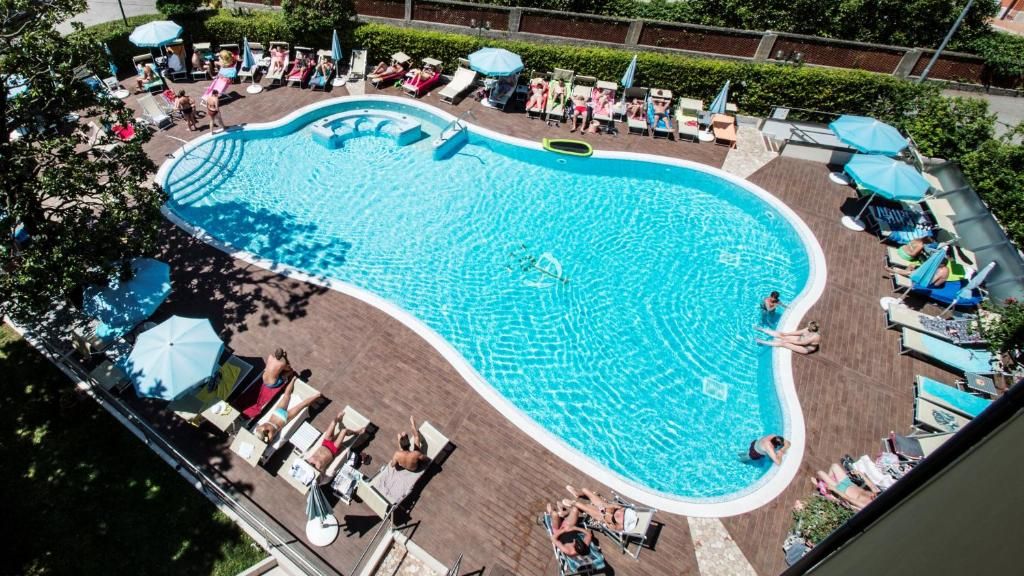 Hotel Bisesti фото 2