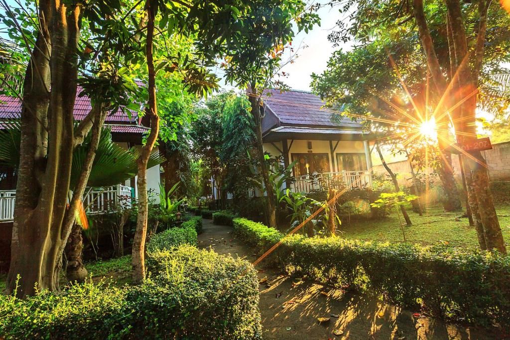 Lanta Klong Nin Beach Resort фото 37