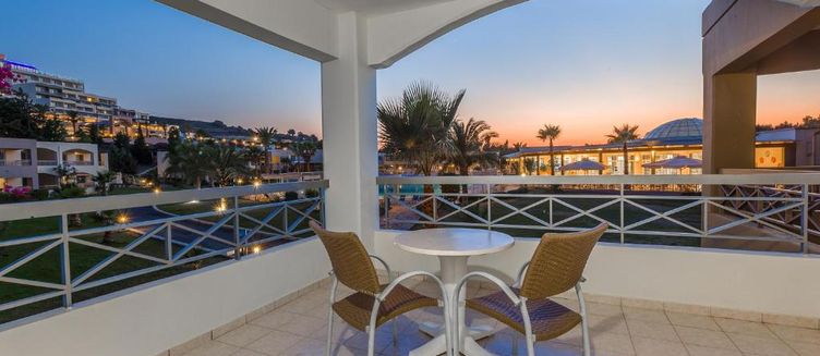 Фото отеля Kipriotis Maris Suites