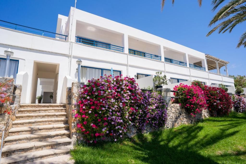 Vrachia Beach Hotel & Suites фото 15