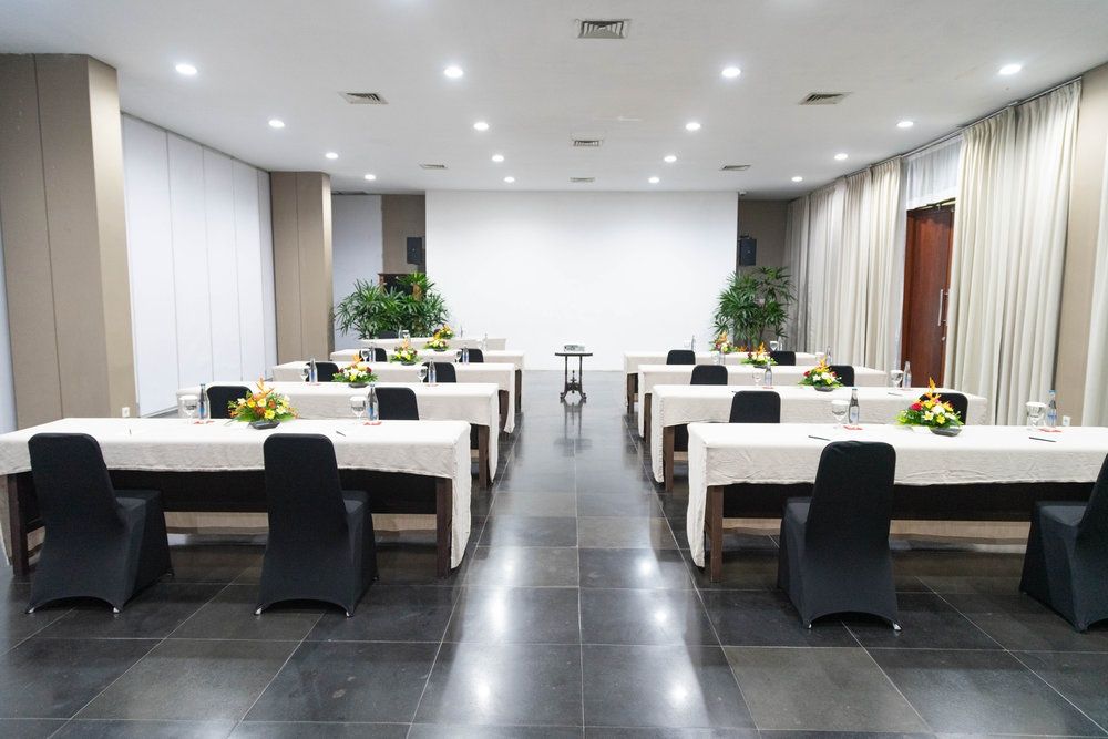 Legian Beach Hotel фото 86