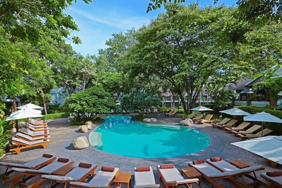 Woodlands Hotel & Resort фото 1