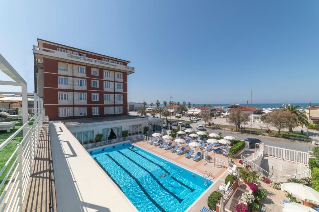 Grand Hotel & Riviera фото 2