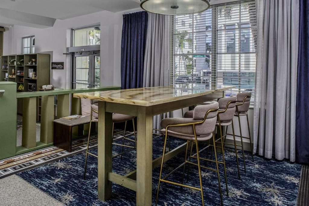 Hilton Garden Inn Miami South Beach-Royal Polo фото 6