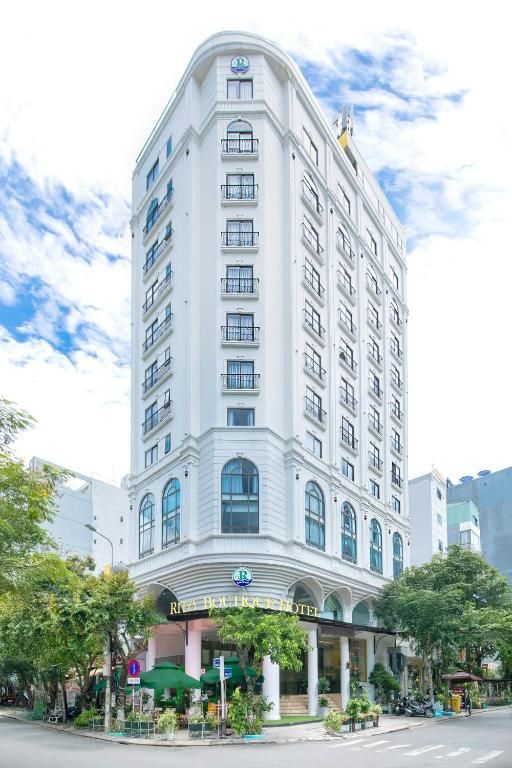 Ritzy Hotel фото 7