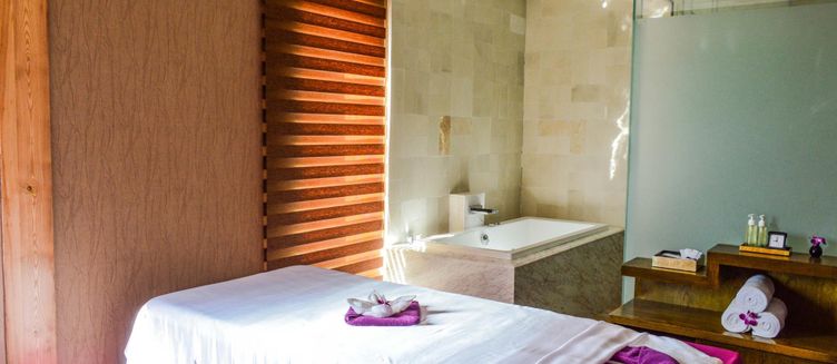 Фото отеля Holiday Beach Danang Hotel & Spa