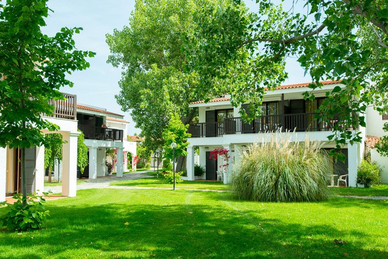Golden Coast Hotel & Bungalows фото 11