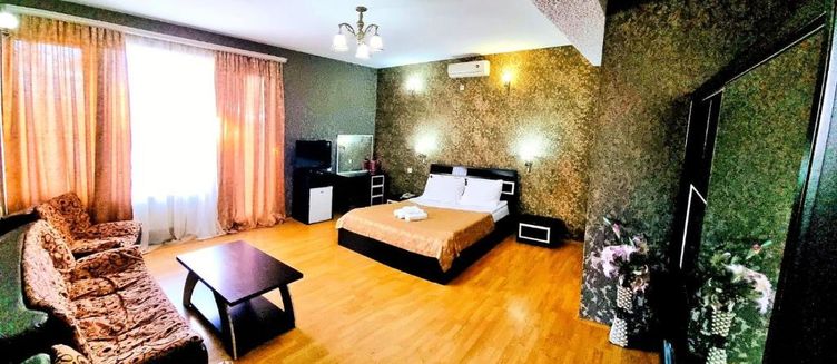 Фото отеля Qeroli Hotel