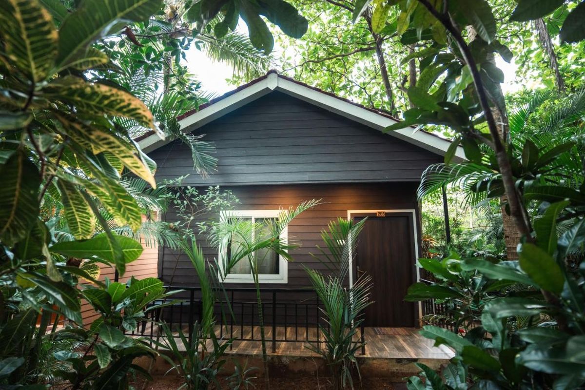 Nasya's Beach Side Cottages фото 8