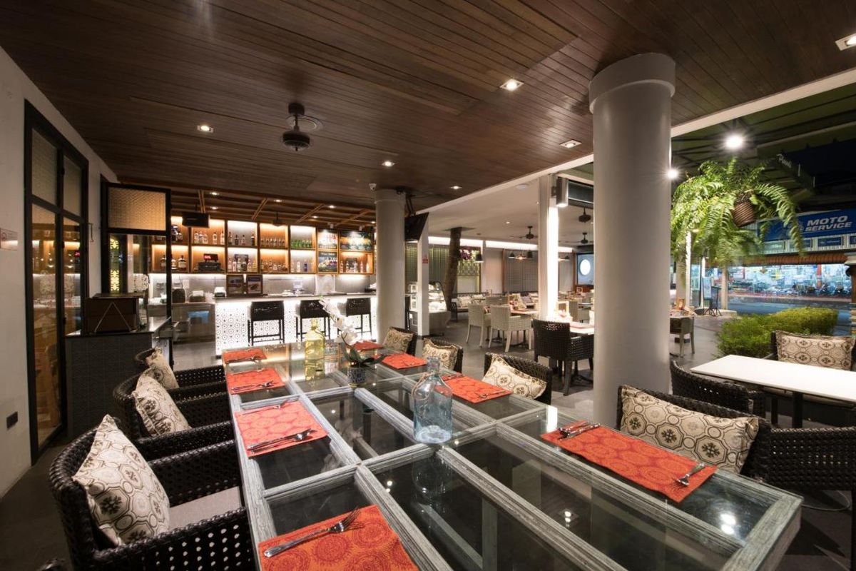 Sawaddi Patong Resort & Spa by Tolani фото 13