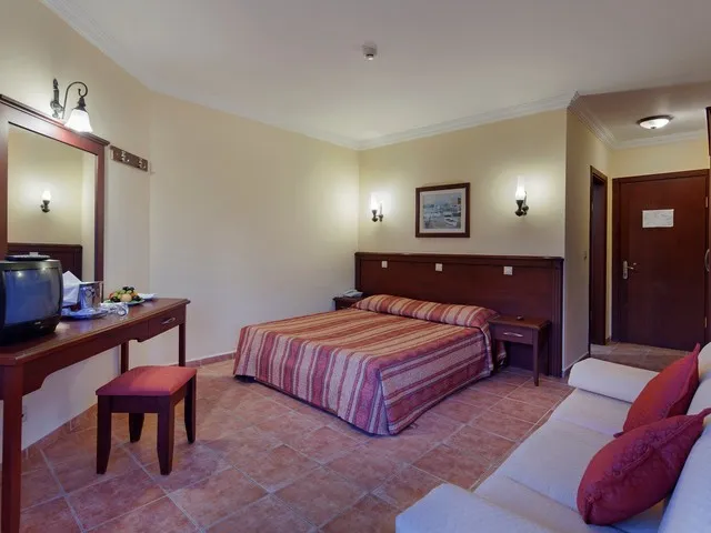 Larissa Sultan's Beach Hotel фото 2