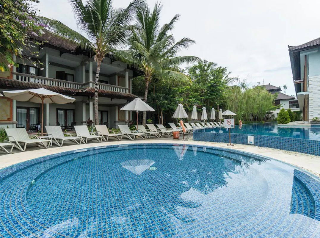 Grand Whiz Hotel Nusa Dua фото 4