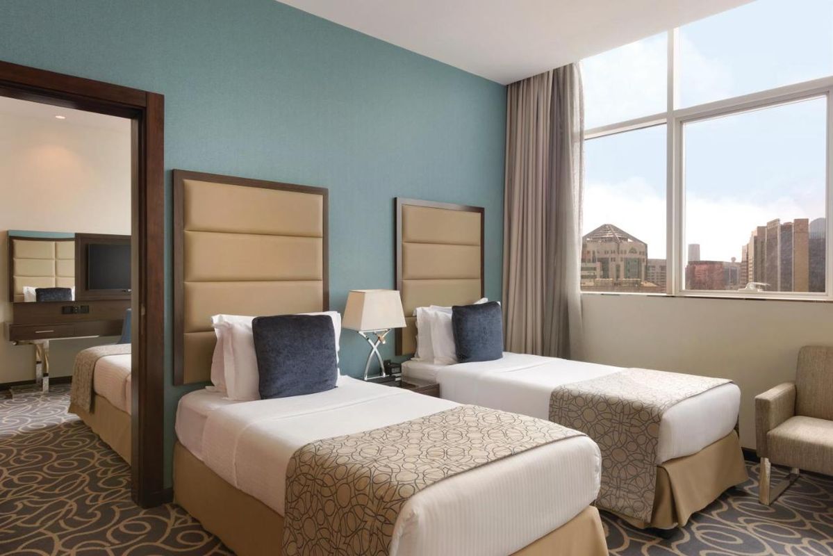 Ramada Abu Dhabi Corniche фото 4