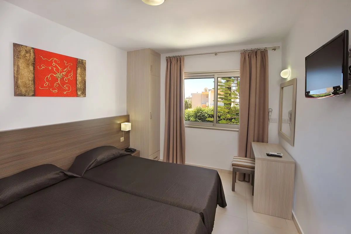 Petrosana Hotel Apartments фото 3
