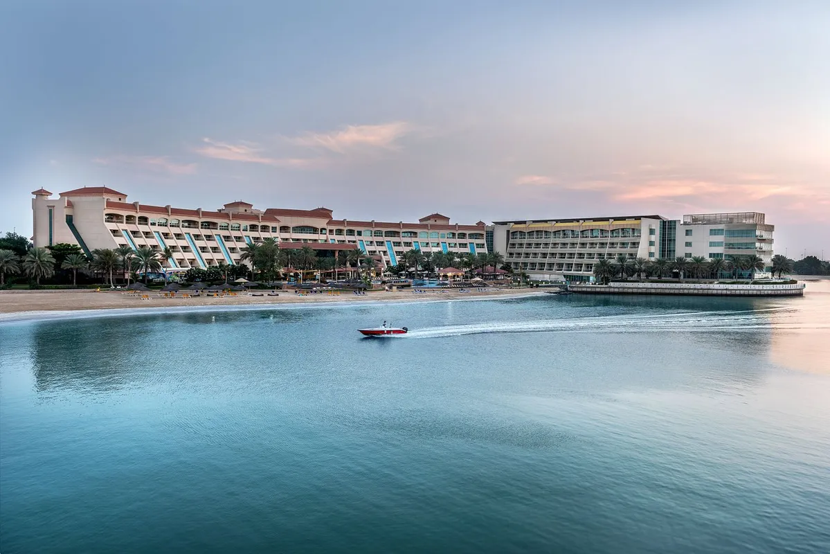 Al Raha Beach Resort & Spa фото 1