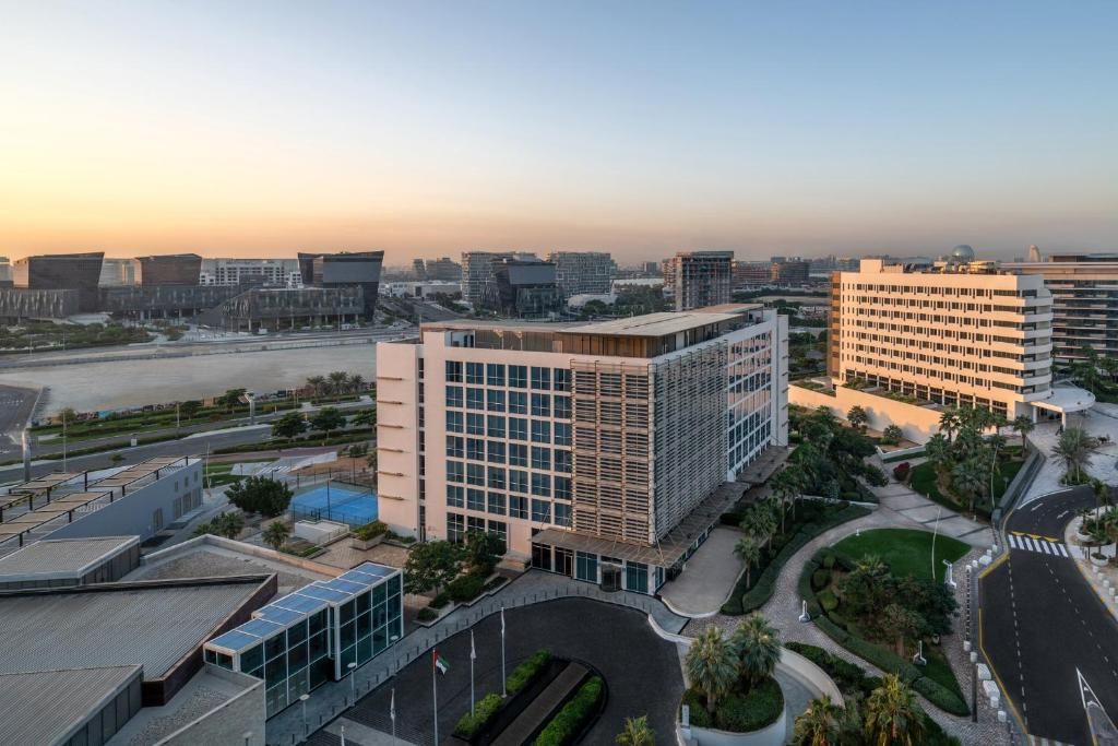 Yas Plaza Circuit фото 37