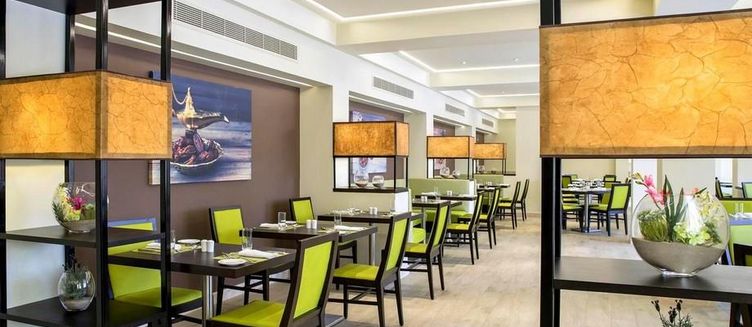 Фото отеля The Village at The Cove Rotana Resort