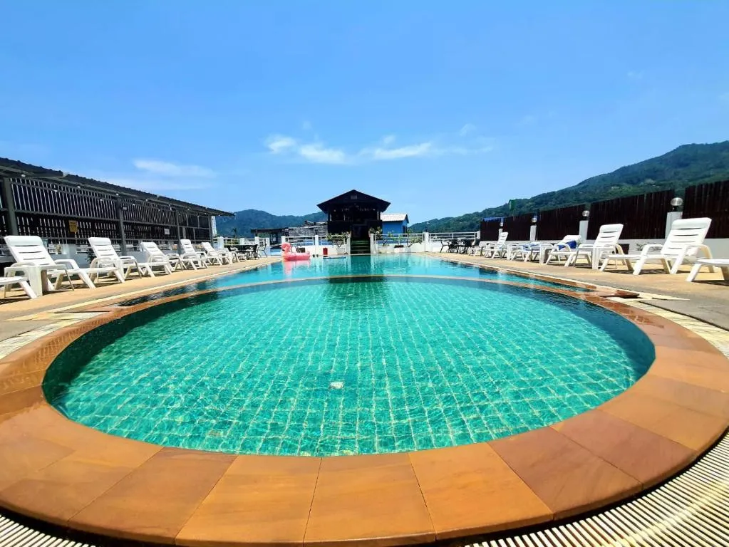 Issara Patong Beach фото 29