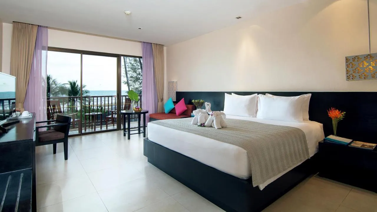 Apsara Beachfront Resort & Villa фото 0