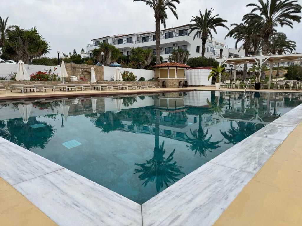 Vrachia Beach Hotel & Suites фото 18