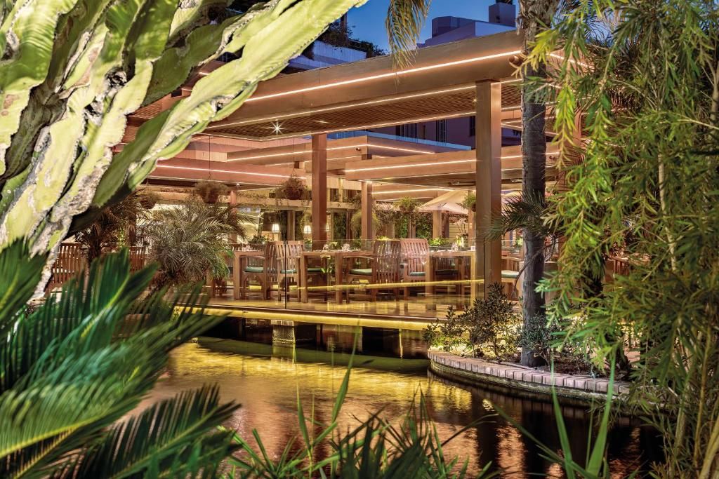 Four Seasons Hotel фото 74