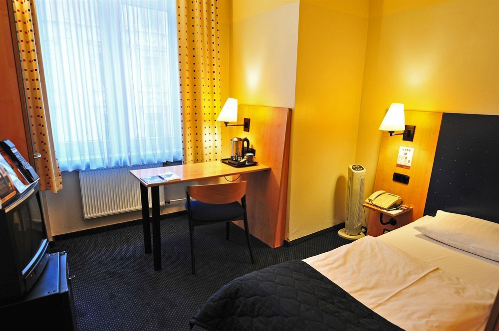 Comfort Hotel Frankfurt Central Station фото 72