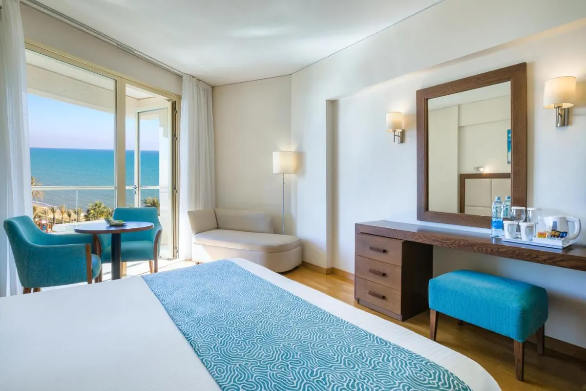 Golden Bay Beach Hotel фото 2