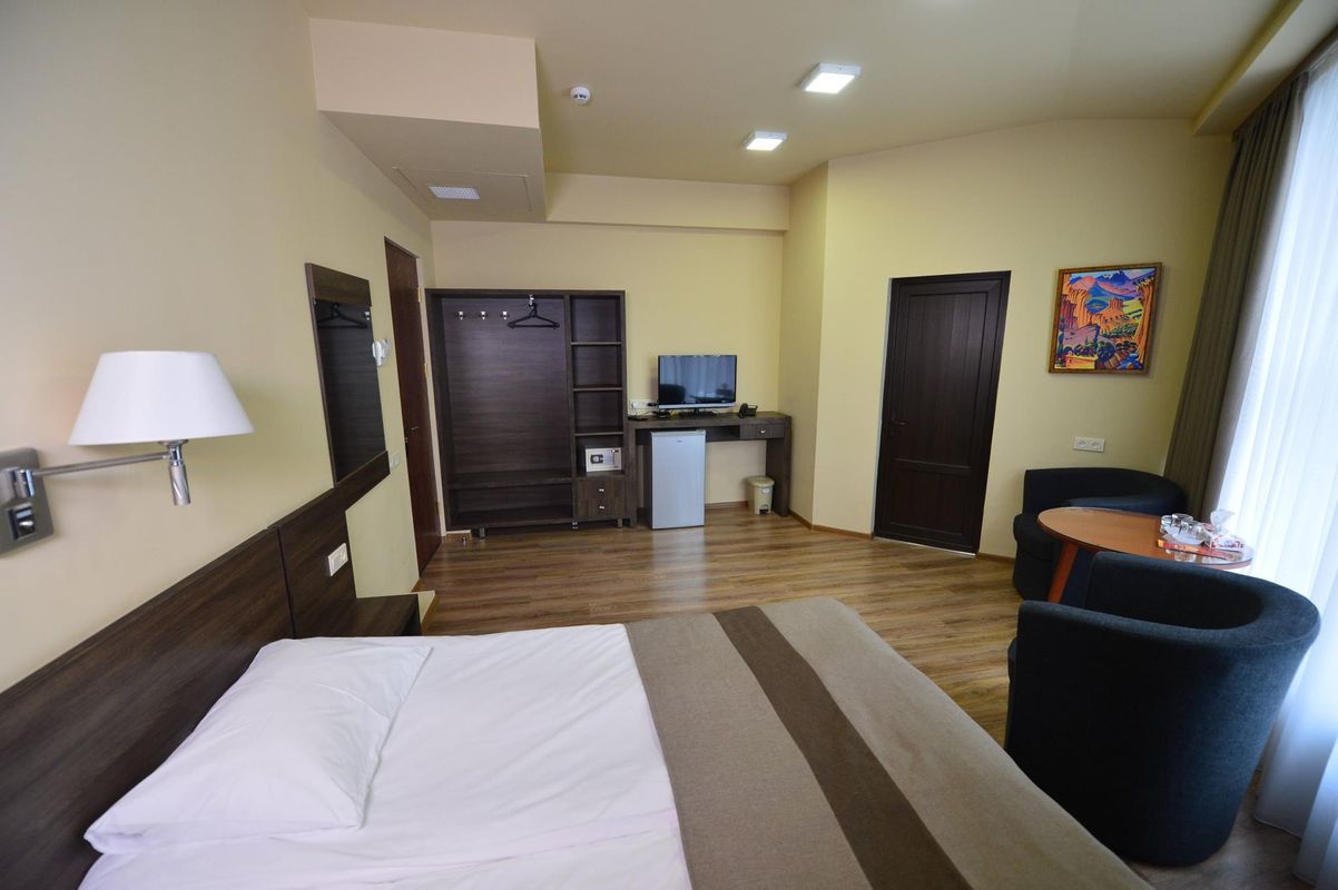 Deluxe Hotel Yerevan фото 7