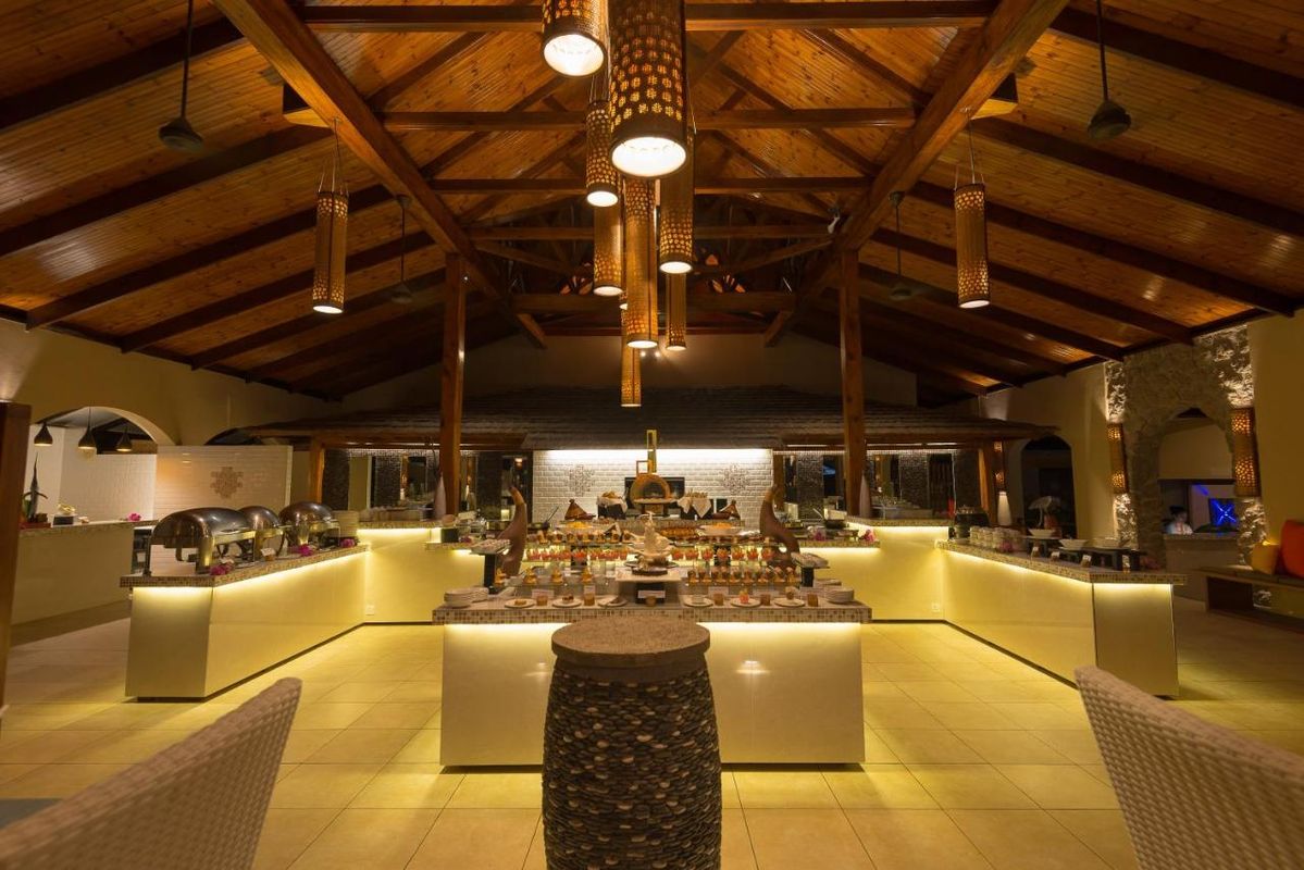 Coco De Mer & Black Parrot Suites фото 13